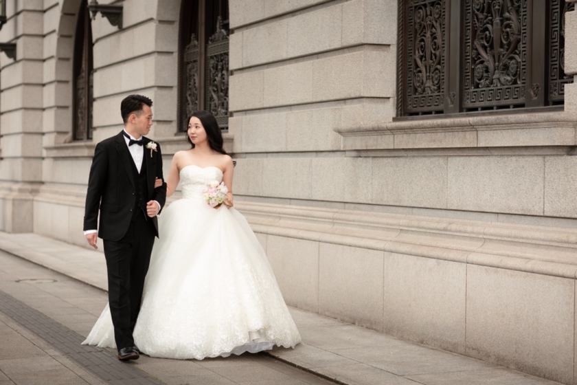 "Not in a Dress, But Embracing Traditional Attire! Exploring Brides in Kimono Engagement Shoots at Popular Locations in Marunouchi and Nihonbashi ♡"にて紹介している画像