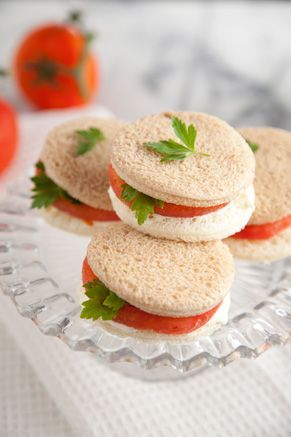 Cute Bite-Sized Sandwiches for a Warm Welcome: Exciting Ideas for Welcoming Food! 💖にて紹介している画像