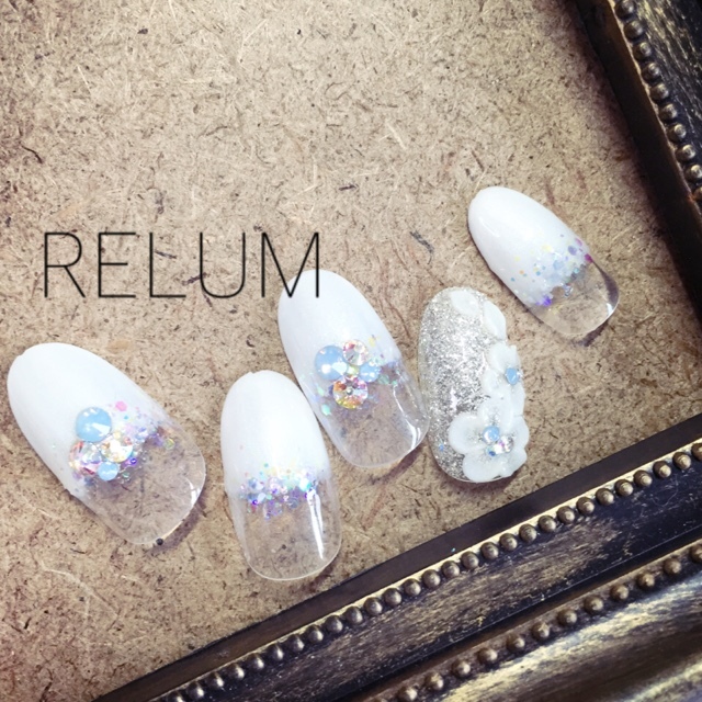 指先からピュアに♡花嫁ネイルはやっぱり純白ホワイトで決定！にて紹介している画像