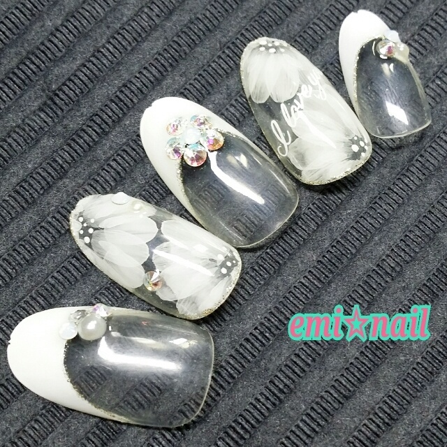 指先からピュアに♡花嫁ネイルはやっぱり純白ホワイトで決定！にて紹介している画像