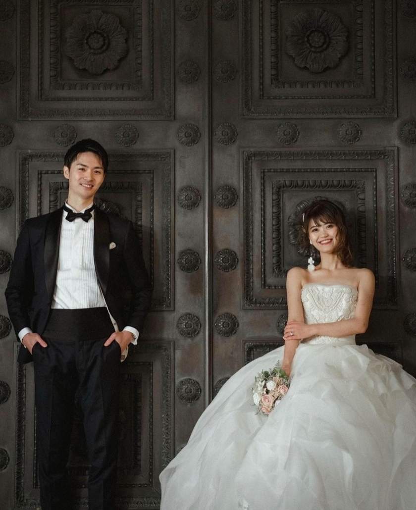"Not in a Dress, But Embracing Traditional Attire! Exploring Brides in Kimono Engagement Shoots at Popular Locations in Marunouchi and Nihonbashi ♡"にて紹介している画像