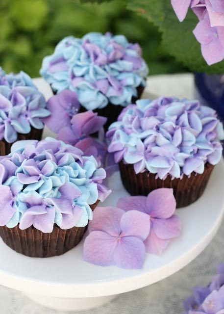 The Top 10 Irresistibly Cute Cupcakes for Your Next Gathering!にて紹介している画像