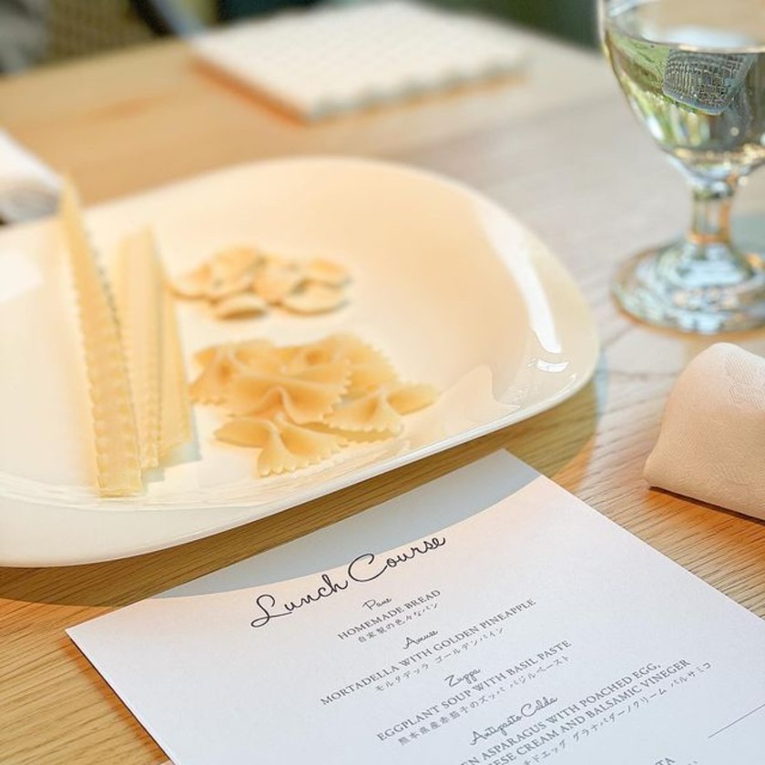 "Kind Gesture: Prepare Individual Allergy Cards for Guests with Allergies on Response Postcards"にて紹介している画像