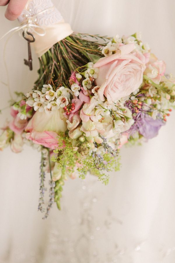 Introducing Adorable Pastel Bouquets by Main Color ♡にて紹介している画像