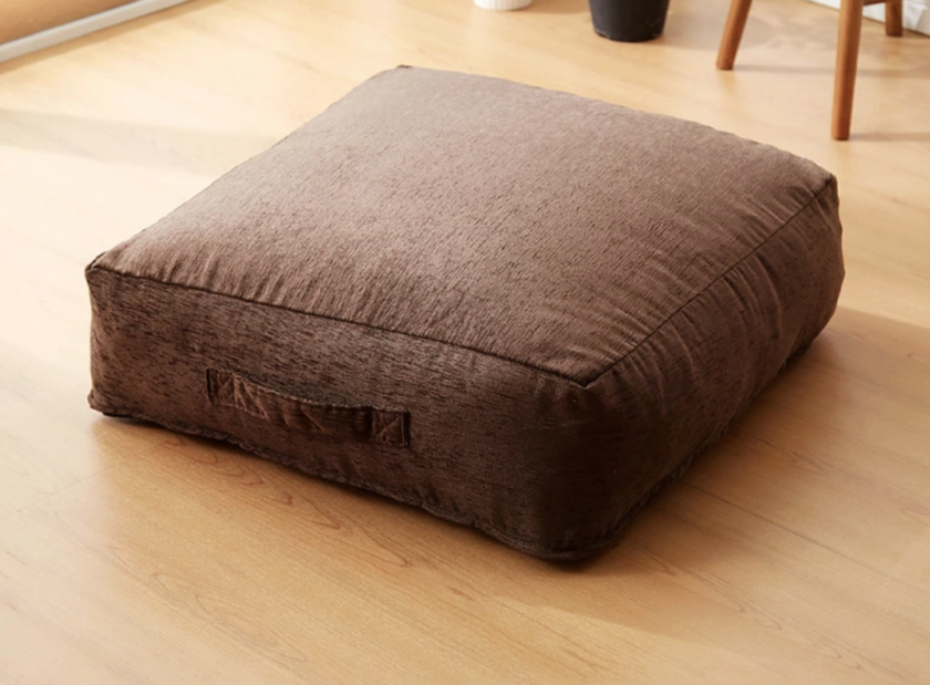 A Lifesaver for Homes with No Space to Store Futons: A Storage Cover that Transforms Comforters into Cushionsにて紹介している画像
