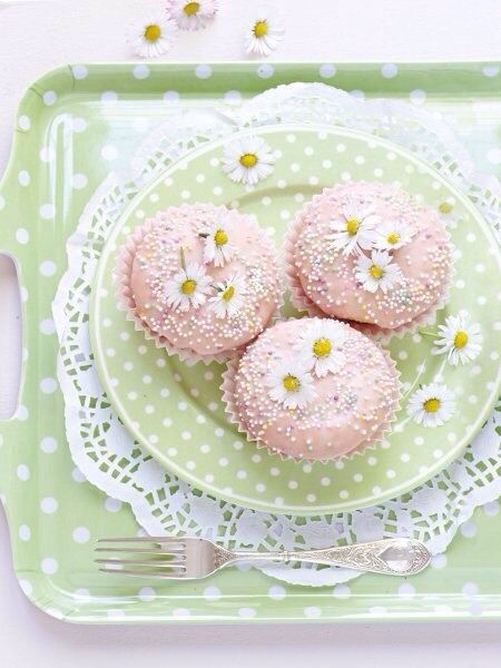 "Because I'm a Girl! Let's Celebrate with Adorable Pastel-Colored Cakes!"にて紹介している画像