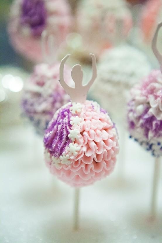 "Because I'm a Girl! Let's Celebrate with Adorable Pastel-Colored Cakes!"にて紹介している画像