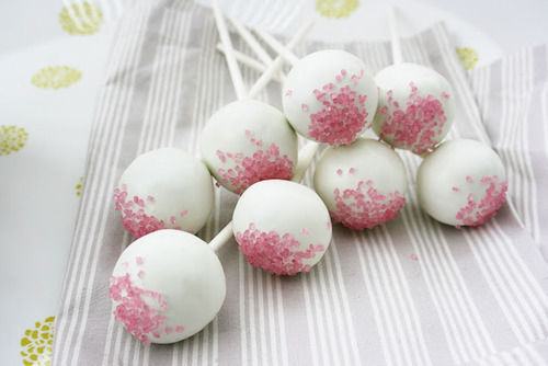 "Because I'm a Girl! Let's Celebrate with Adorable Pastel-Colored Cakes!"にて紹介している画像