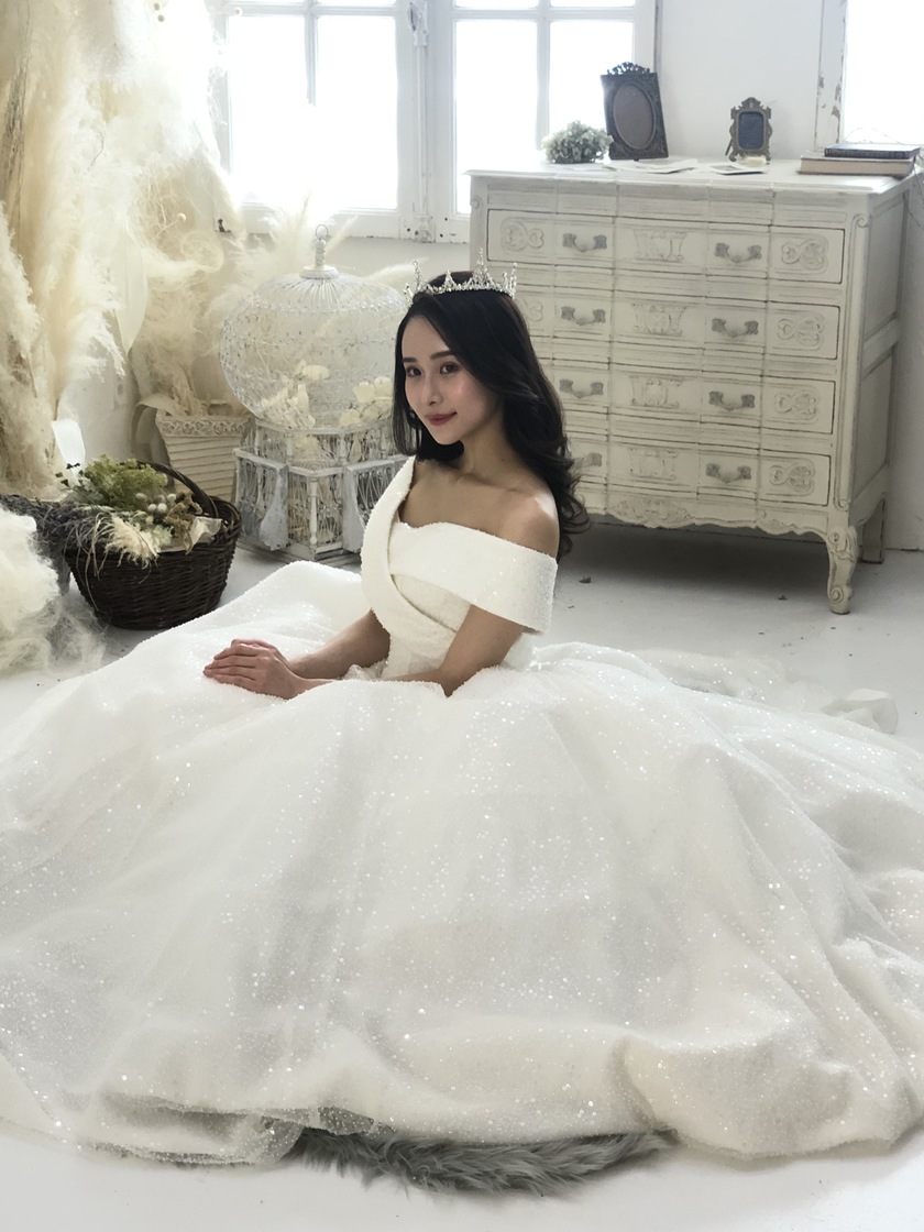 It's Not Just About Wearing It! The Importance of Angle and Orientation in Positioning the 【Crown Tiara】.にて紹介している画像