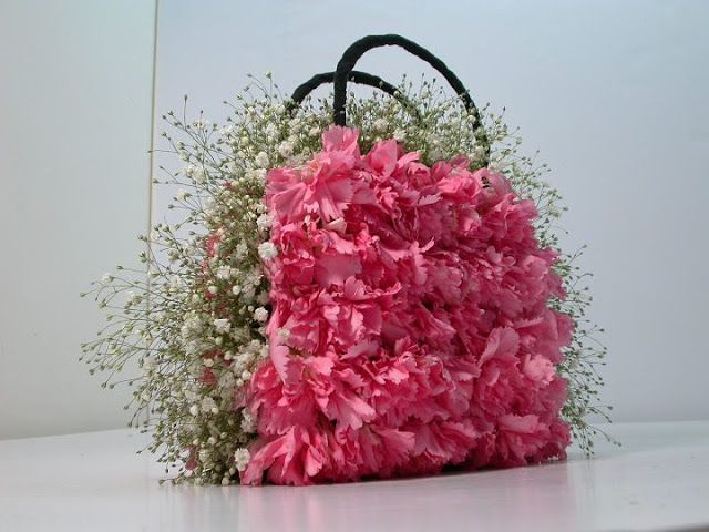 Cute Round Flowers: Check Out Flower Bags and Flower Balls!にて紹介している画像