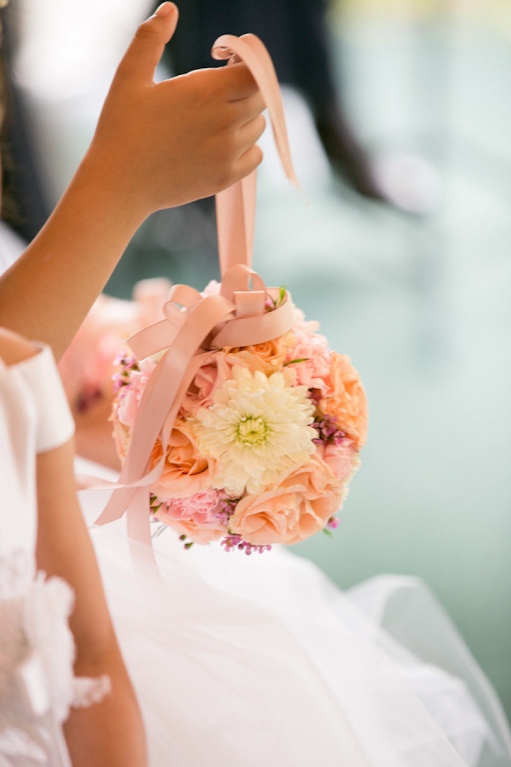 Cute Round Flowers: Check Out Flower Bags and Flower Balls!にて紹介している画像