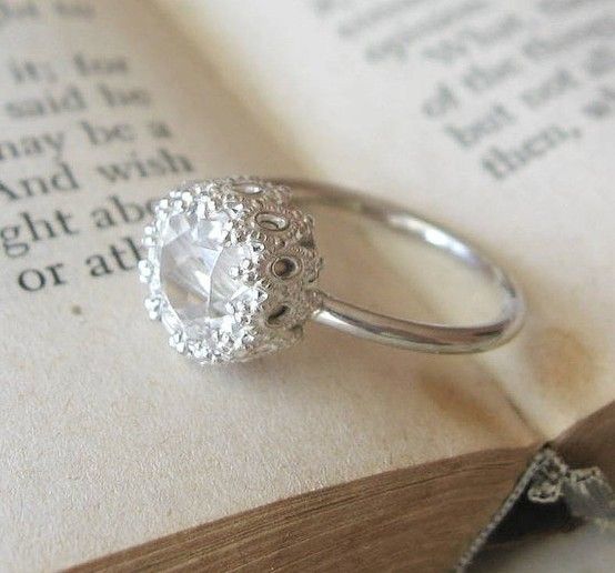 I Long for Big Gems ♡ A Collection of Adorable Engagement Rings ♡にて紹介している画像