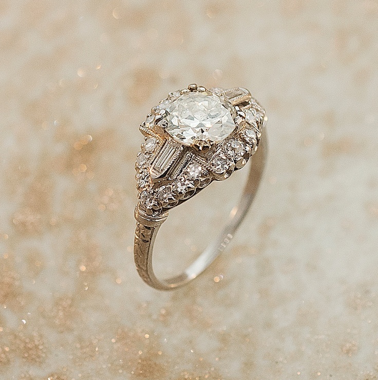 I Long for Big Gems ♡ A Collection of Adorable Engagement Rings ♡にて紹介している画像