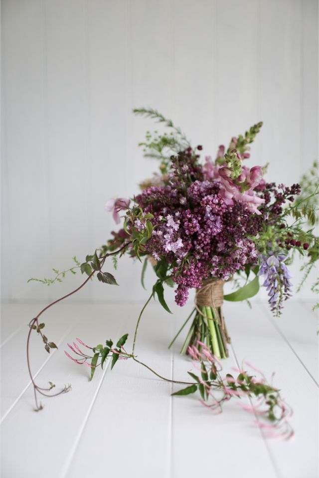 The Importance of Seasonal Vibes: A Spring Wedding with Beautiful Spring Flowers!にて紹介している画像