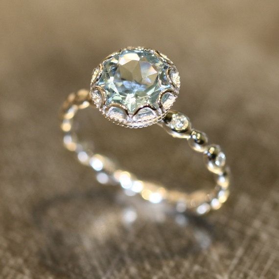 I Long for Big Gems ♡ A Collection of Adorable Engagement Rings ♡にて紹介している画像