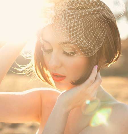 ヘッドドレスがかわいい♡ショートのweddingヘアスタイルにて紹介している画像