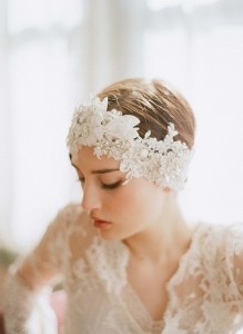 ヘッドドレスがかわいい♡ショートのweddingヘアスタイルにて紹介している画像