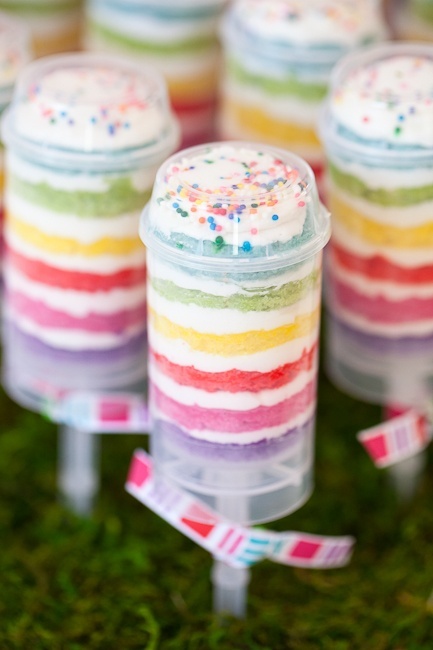 "Colorful Confetti Crackers: The Adorable 'Push Pop Confetti' Shining at Weddings!"にて紹介している画像