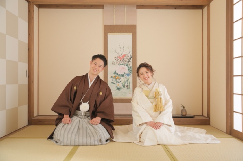 위에서 아래로, 기본 포즈를 모두 망라! 사진사에게 당일 보여주고 싶은 "한복 사전 촬영 포즈" 30선＊にて紹介している画像