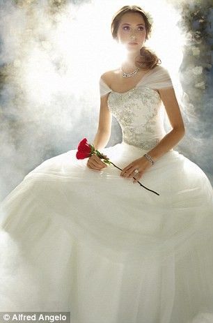 Dreams Come True: Capturing Stunning Wedding Photos as Disney Princesses!にて紹介している画像