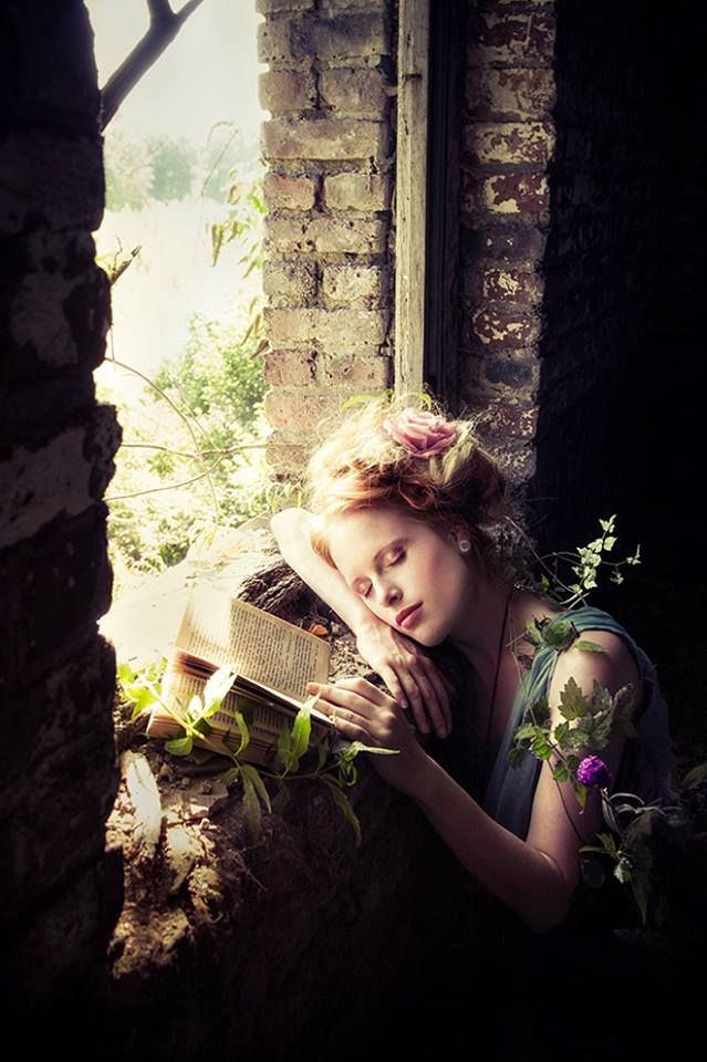 Dreams Come True: Capturing Stunning Wedding Photos as Disney Princesses!にて紹介している画像