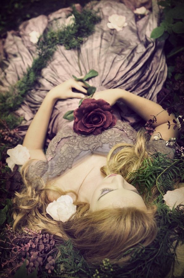 Dreams Come True: Capturing Stunning Wedding Photos as Disney Princesses!にて紹介している画像