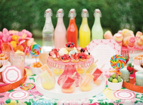 "Create a Dazzling Wedding Party! Essential Ideas for a Must-Have Candy Bar ♡"にて紹介している画像