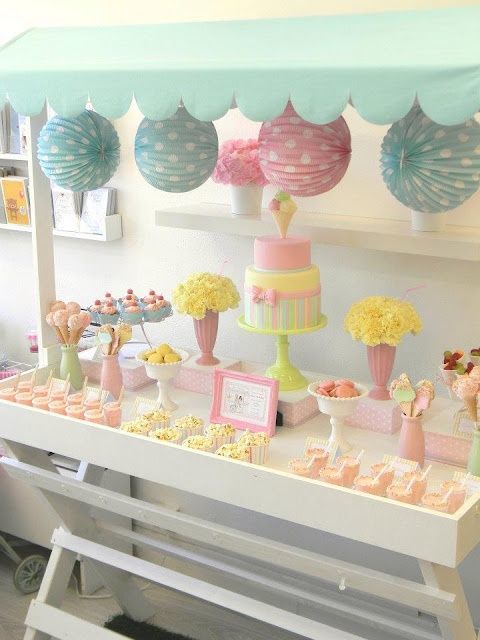 "Create a Dazzling Wedding Party! Essential Ideas for a Must-Have Candy Bar ♡"にて紹介している画像