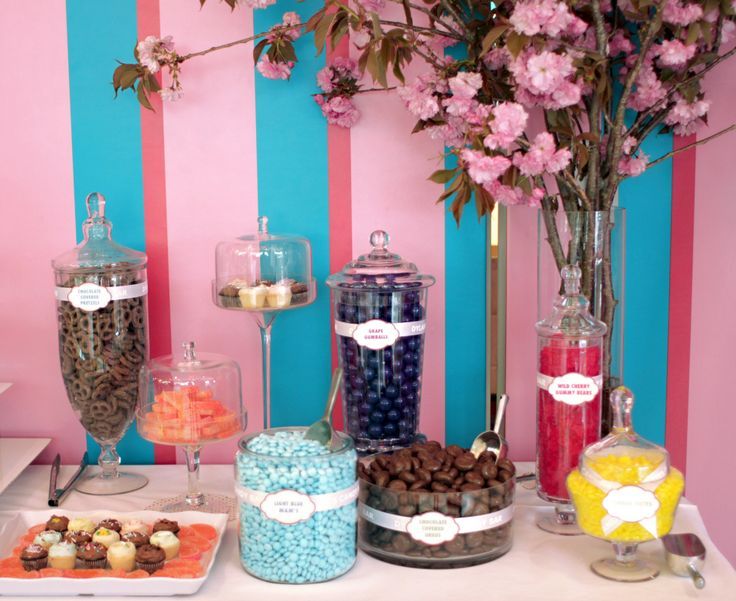 "Create a Dazzling Wedding Party! Essential Ideas for a Must-Have Candy Bar ♡"にて紹介している画像