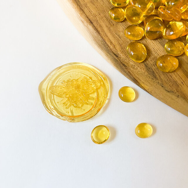 楽天で買える♡飴ちゃんみたいに透き通る〔はちみつカラー〕のシーリングスタンプを発見🍯🐝にて紹介している画像