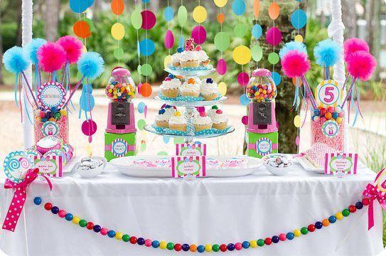 "Create a Dazzling Wedding Party! Essential Ideas for a Must-Have Candy Bar ♡"にて紹介している画像
