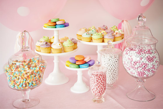"Create a Dazzling Wedding Party! Essential Ideas for a Must-Have Candy Bar ♡"にて紹介している画像