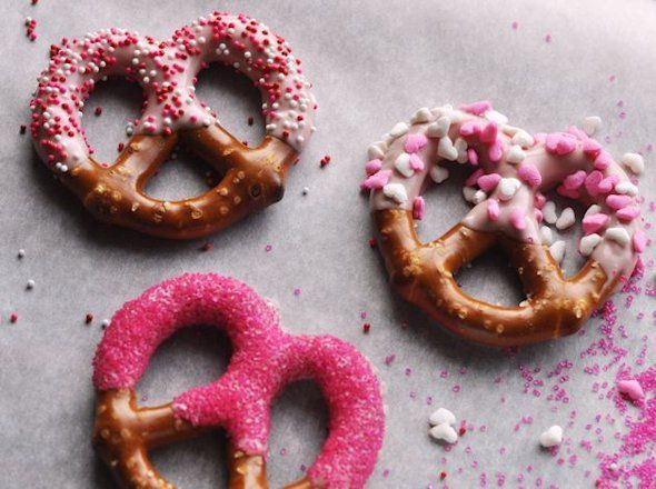 "Create a Dazzling Wedding Party! Essential Ideas for a Must-Have Candy Bar ♡"にて紹介している画像