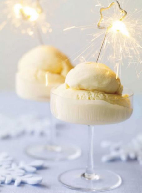 "Create a Dazzling Wedding Party! Essential Ideas for a Must-Have Candy Bar ♡"にて紹介している画像
