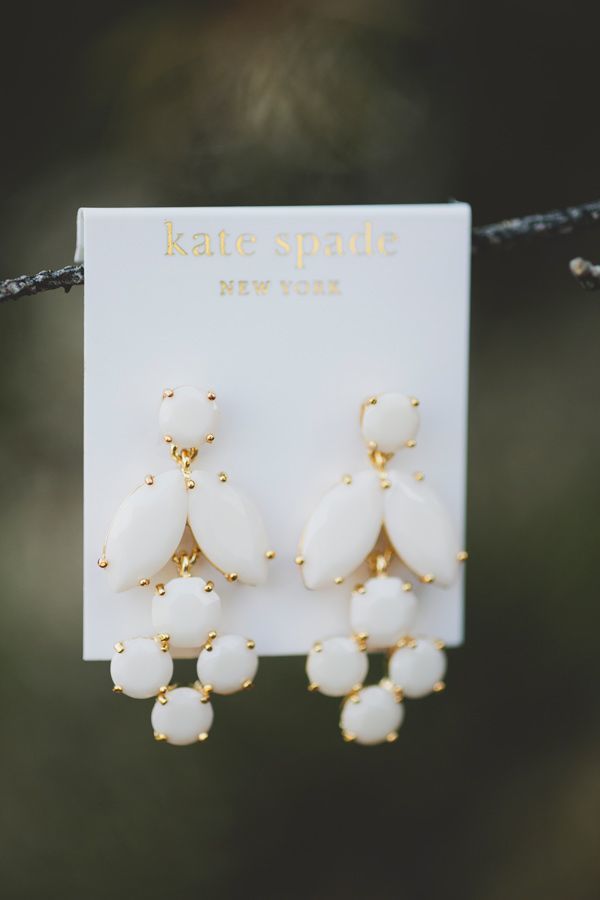 Adorably Stylish: A Collection of Kate Spade Fashion Accessories Perfect for Weddings ♠️にて紹介している画像