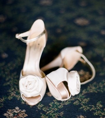 Adorably Stylish: A Collection of Kate Spade Fashion Accessories Perfect for Weddings ♠️にて紹介している画像