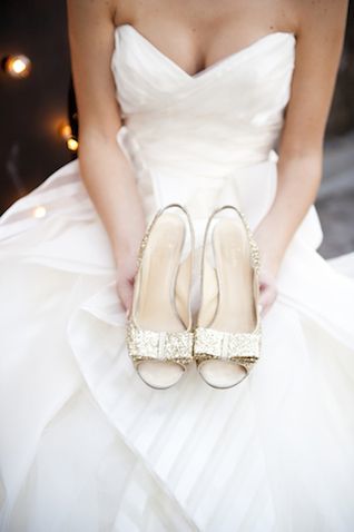 Adorably Stylish: A Collection of Kate Spade Fashion Accessories Perfect for Weddings ♠️にて紹介している画像