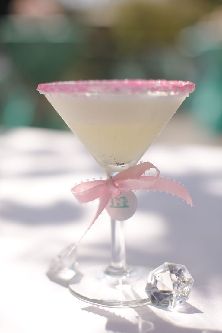 Perfect for a Wedding Party! 7 Stylish and Happy Cocktails ♡にて紹介している画像