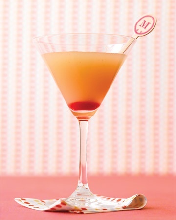 Perfect for a Wedding Party! 7 Stylish and Happy Cocktails ♡にて紹介している画像