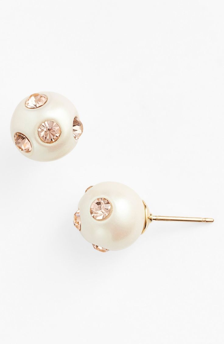 Adorably Stylish: A Collection of Kate Spade Fashion Accessories Perfect for Weddings ♠️にて紹介している画像