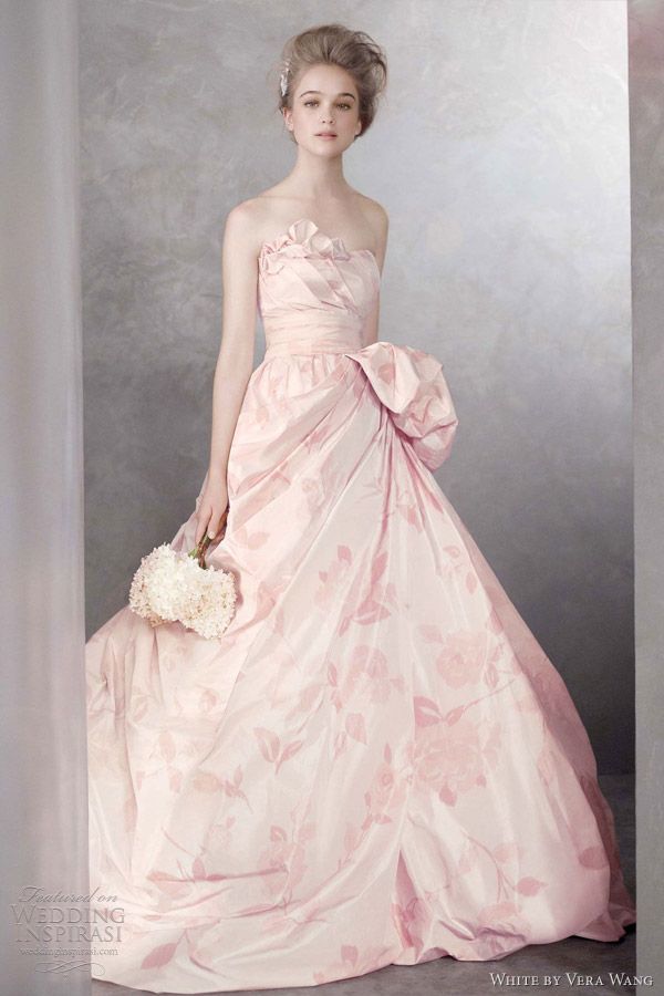 What Color Dress to Choose? A Collection of Pastel Wedding Dresses Loved by Brides ♡にて紹介している画像