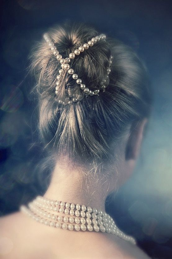 大きなお団子がクラシカル＊プリンセス風アップの花嫁ヘアアレンジまとめ♡にて紹介している画像