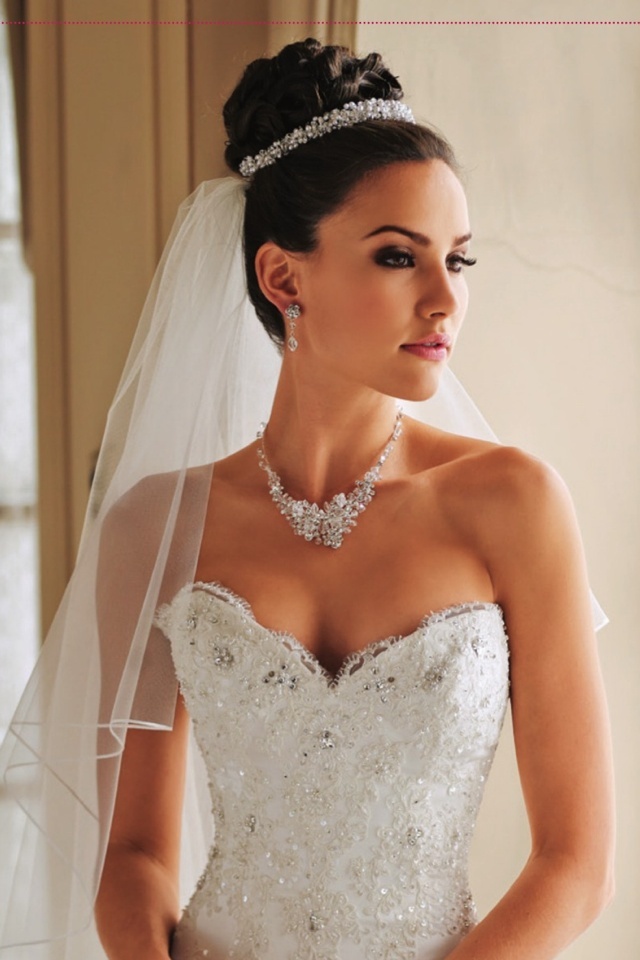 大きなお団子がクラシカル＊プリンセス風アップの花嫁ヘアアレンジまとめ♡にて紹介している画像