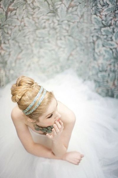 大きなお団子がクラシカル＊プリンセス風アップの花嫁ヘアアレンジまとめ♡にて紹介している画像