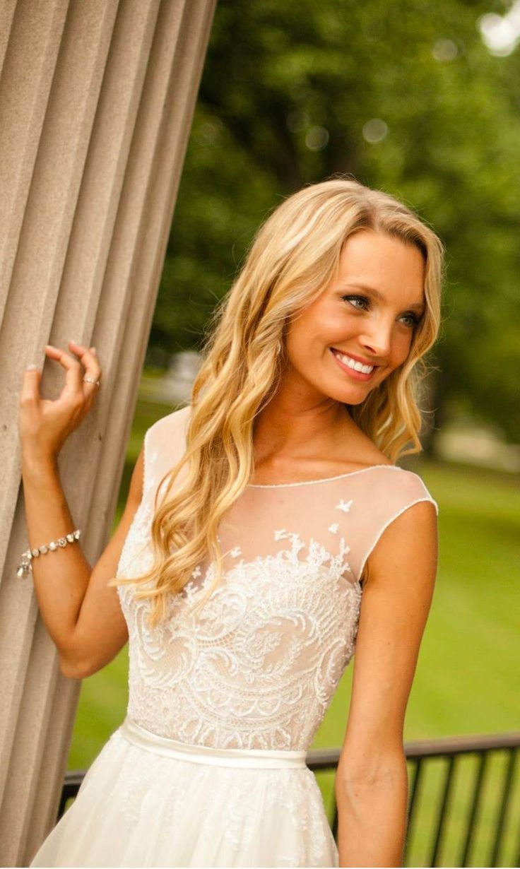 Between Sexy and Pure: Heart Racing with the Sheer "Décolleté See-Through" Dress!にて紹介している画像