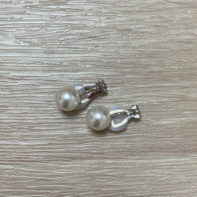 The Impact of Millimeter Differences! Which Size of Pearl Earrings Do You Prefer? A Visual Comparison by Sizeにて紹介している画像