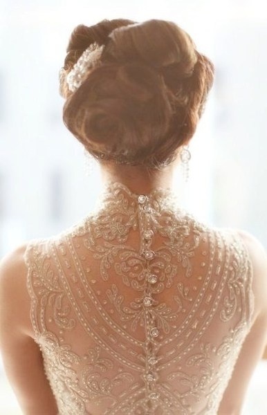 Between Sexy and Pure: Heart Racing with the Sheer "Décolleté See-Through" Dress!にて紹介している画像