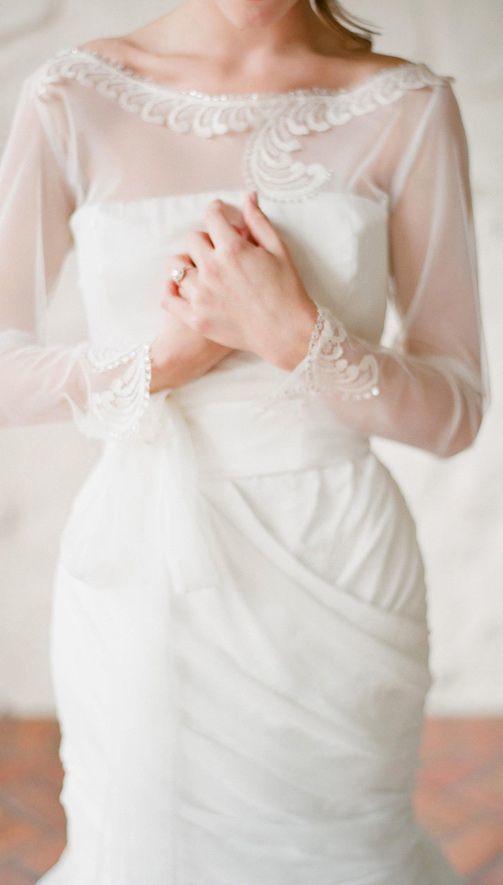 Between Sexy and Pure: Heart Racing with the Sheer "Décolleté See-Through" Dress!にて紹介している画像