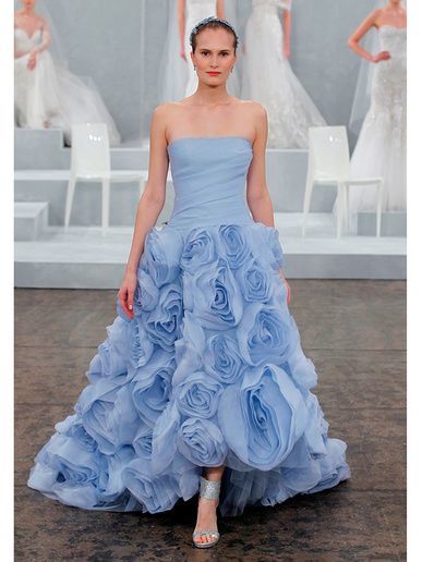 Stunningly Three-Dimensional: A Delightful Dress Adorned with a Bounty of Flowers ♡にて紹介している画像