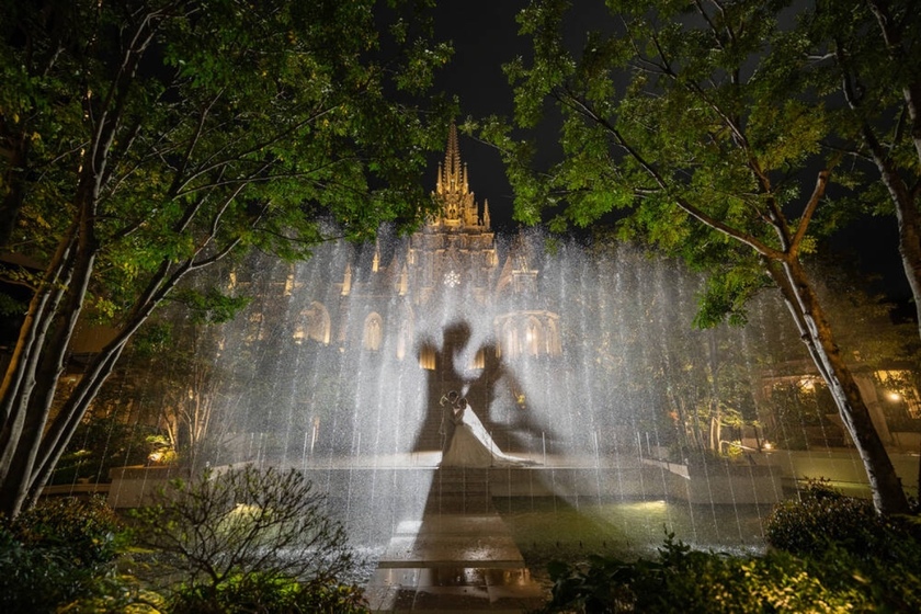 映画みたいにドラマチック！噴水ショットはどこで撮れる？【式場や公園など】にて紹介している画像